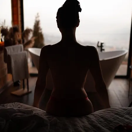 בית נופש Under Sky - з теплим басейном ,чаном-джакузі, панорамною ванною та Playstation 5 *